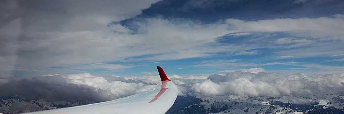 Flugwegposition um 13:38:09: Aufgenommen in der Nähe von Glarus, Schweiz in 5263 Meter